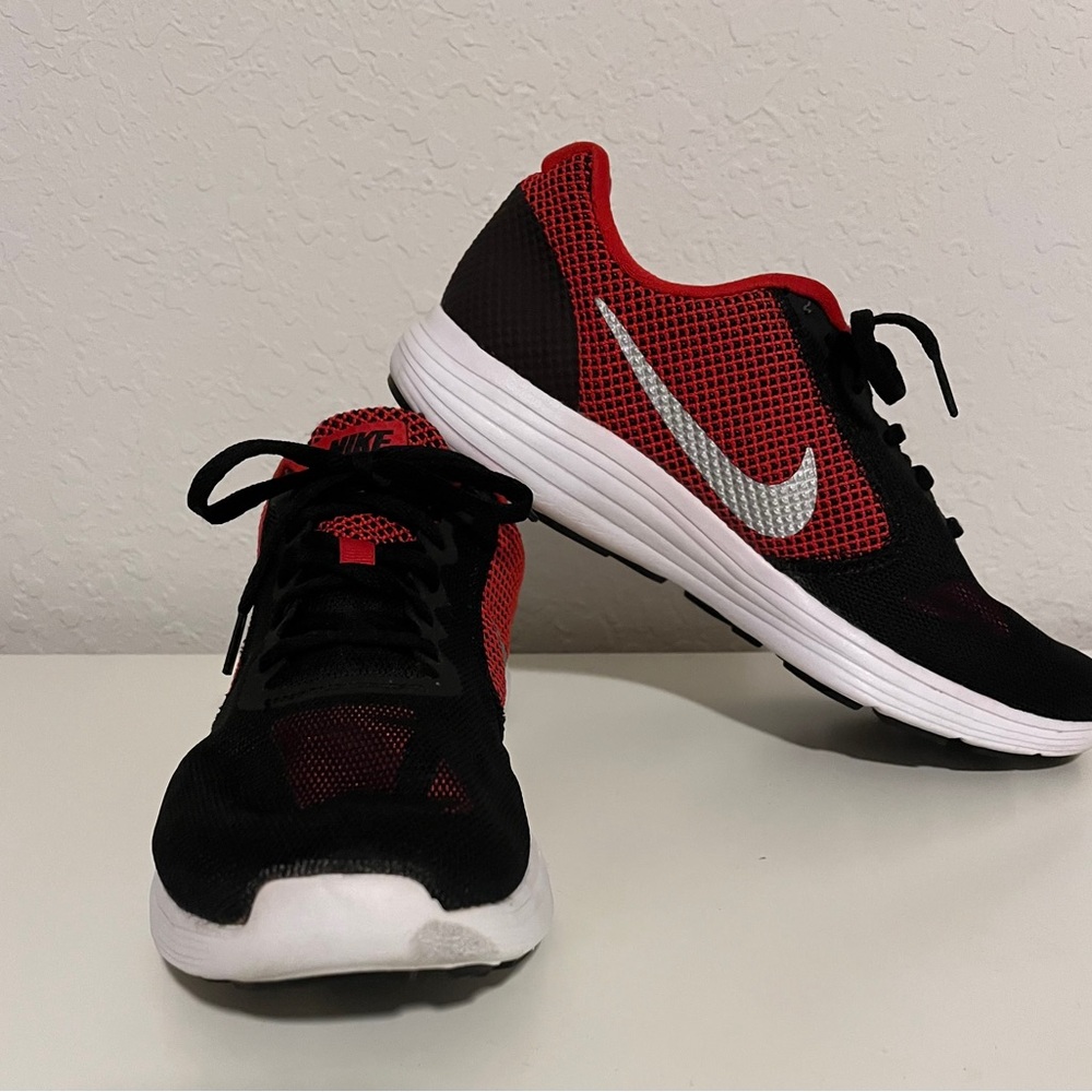 ON SALE $25.     Nike Men's Black, White, and Red snickers